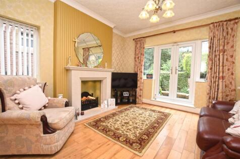 REAR LOUNGE
