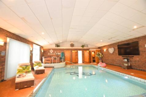 LEISURE SUITE