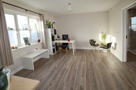 Master Bedroom &amp; En-suite