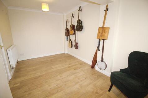 Study/playroom/bedroom 5