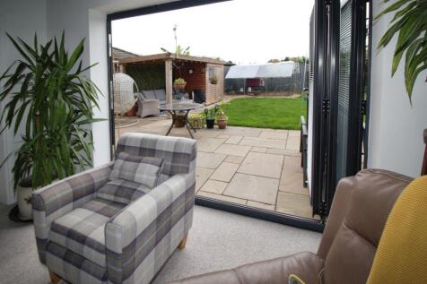 Bi-fold to garden