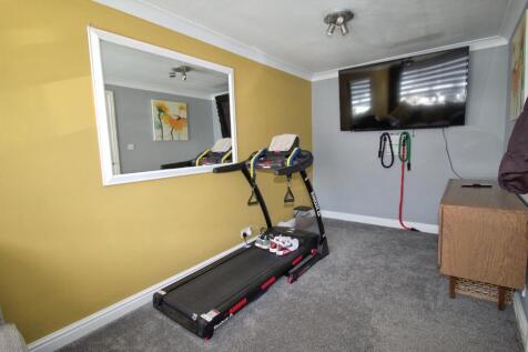 Fifth bedroom/study/home office