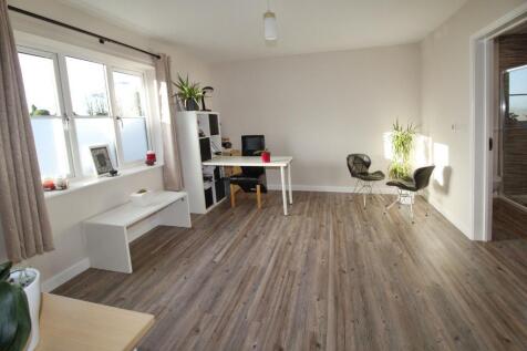 Master Bedroom &amp; En-suite