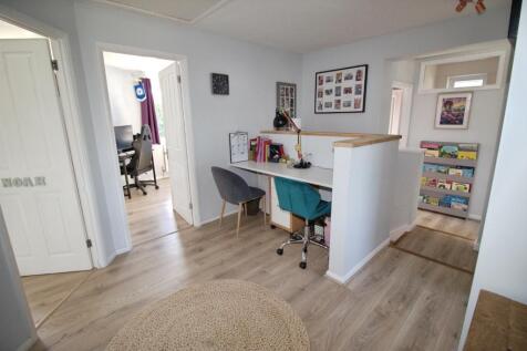 Landing with office space