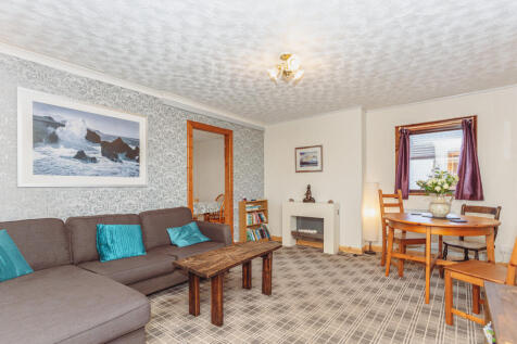 Living Room/Dining Area