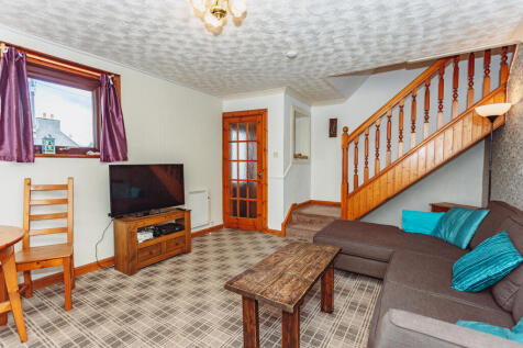 Living Room/Dining Area