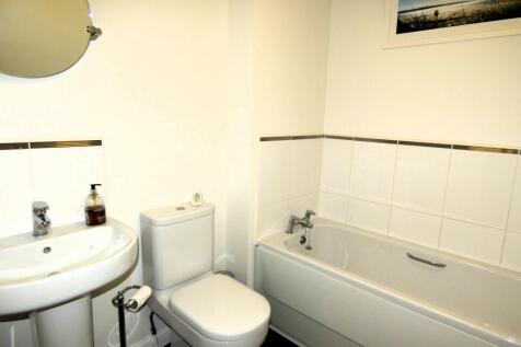 1ST FLOOR FAMILY BATHROOM