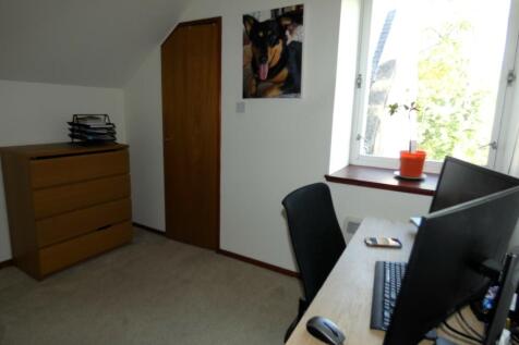 BEDROOM / STUDY