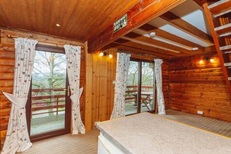 Open Plan Living/Dining/Kitchen Area