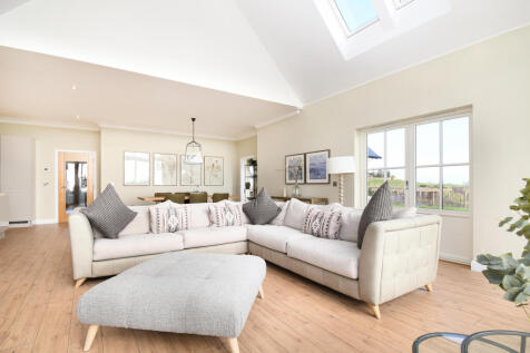 Family Room to Dining