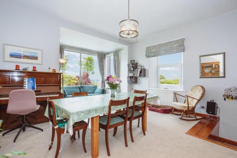 Open-Plan Living Room/Dining Room