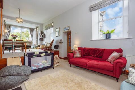 Open-Plan Living Room/Dining Room
