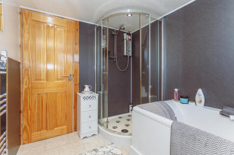 Upstairs Family Bathroom