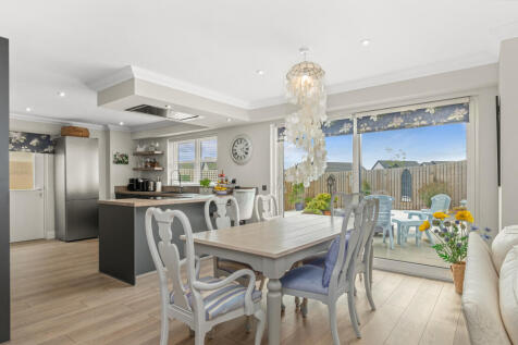Dining to Kitchen