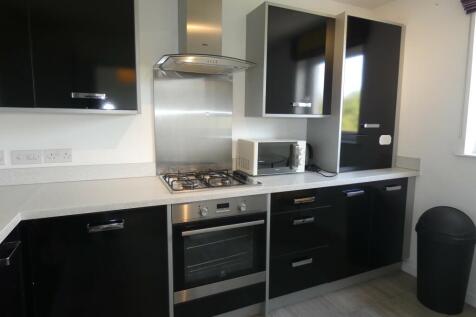 KITCHEN / DINING