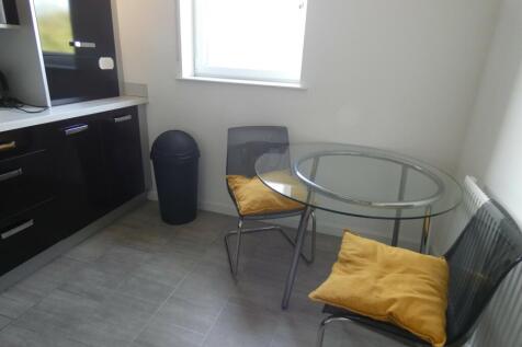 KITCHEN / DINING
