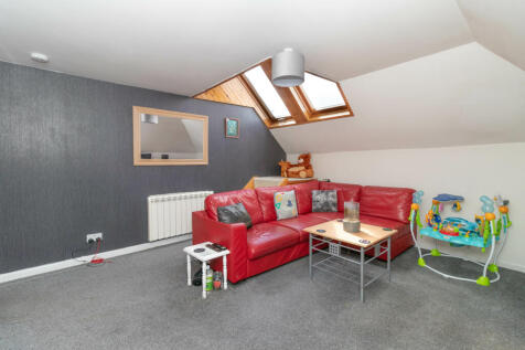 Bedroom 1 or Lounge