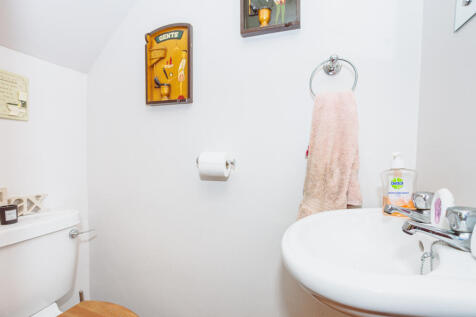Guest Cloakroom/WC