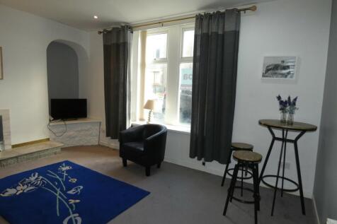 LOUNGE / DINING