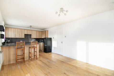 Lounge to Kitchen