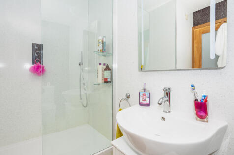 Bedroom One En-suite