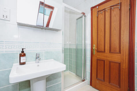 Bedroom One En-suite Bathroom