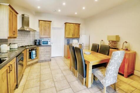 Kitchen dining room