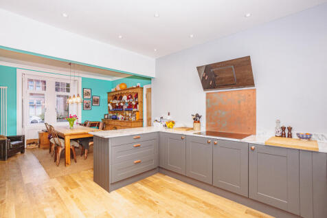 Open-Plan Kitchen/Dining Room