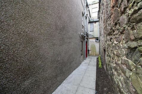Private Garden &amp; Outbuilding
