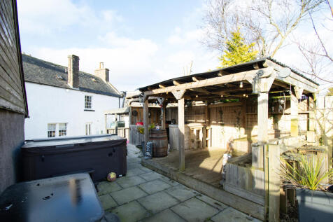 BBQ Hut &amp; Hot Tub