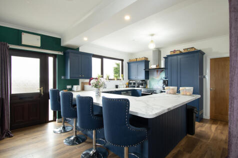 Breakfasting Kitchen