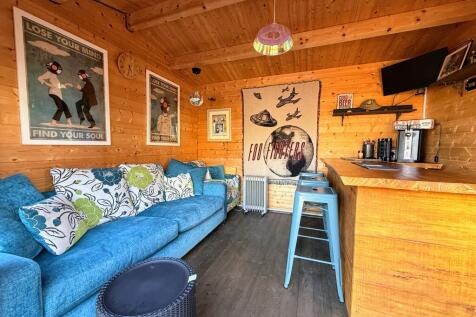 SUMMER HOUSE