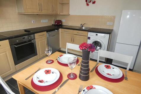KITCHEN / DINING