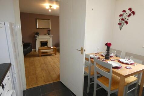 KITCHEN / DINING