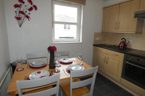 KITCHEN / DINING