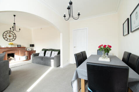 Dining Area to Lounge