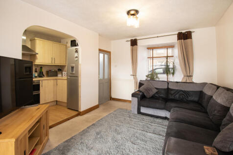 Lounge to Kitchen