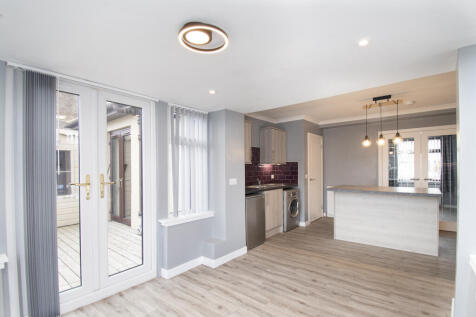 Family Dining Kitchen to Garden and Lounge
