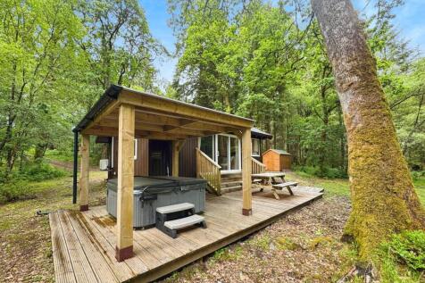 Decking/Hot Tub