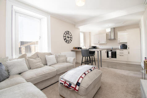 Lounge to Breakfasting Kitchen