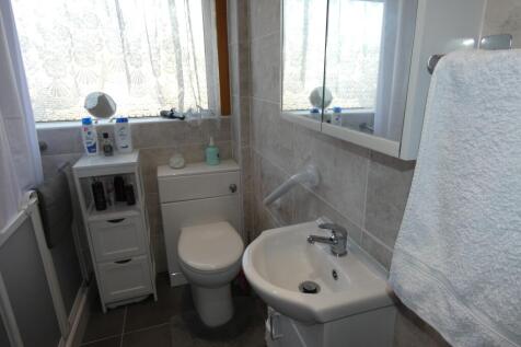 FAMILY SHOWER ROOM