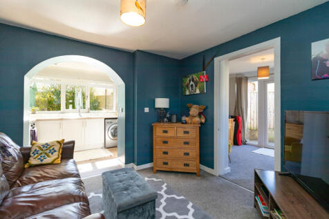 Sitting Room/Dining Area