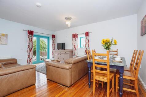 Living/Dining Area