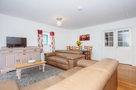 Living/Dining Area