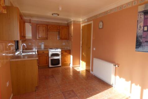 KITCHEN / DINING