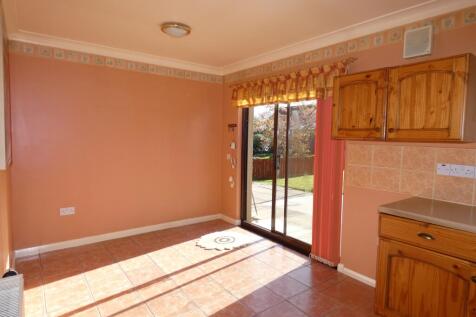 KITCHEN / DINING