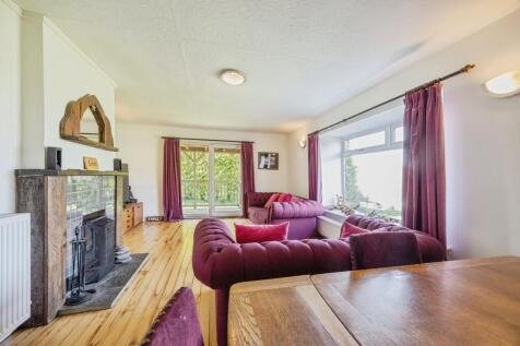 Living Room - Dining Area
