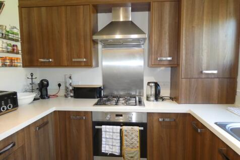 KITCHEN / DINING