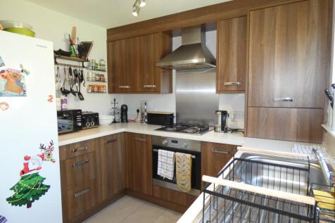 KITCHEN / DINING