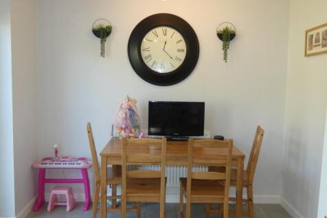 LOUNGE / DINING